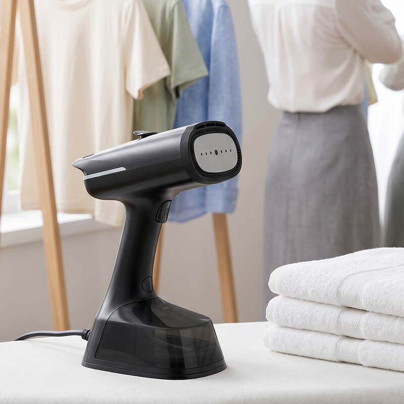 B&agrave;n Ủi Hơi Nước LocknLock H&uacute;t Vải Th&ocirc;ng Minh ENI216BLK Dung T&iacute;ch 270ml - 220-240V, 50/60Hz,1400W-M&agrave;u Đen, , large image number null